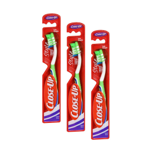 Close-Up Toothbrush Style with Soft massage bristles