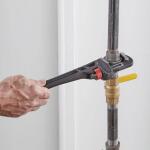 Husky 14 in. Heavy Duty Cast Iron Pipe Wrench with 1-1/2 in. Jaw Capacity (WG-40-14)