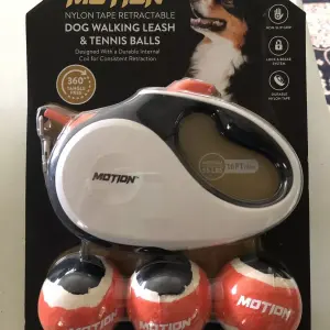 Motion Dog Walking Leash & Tennis Balls