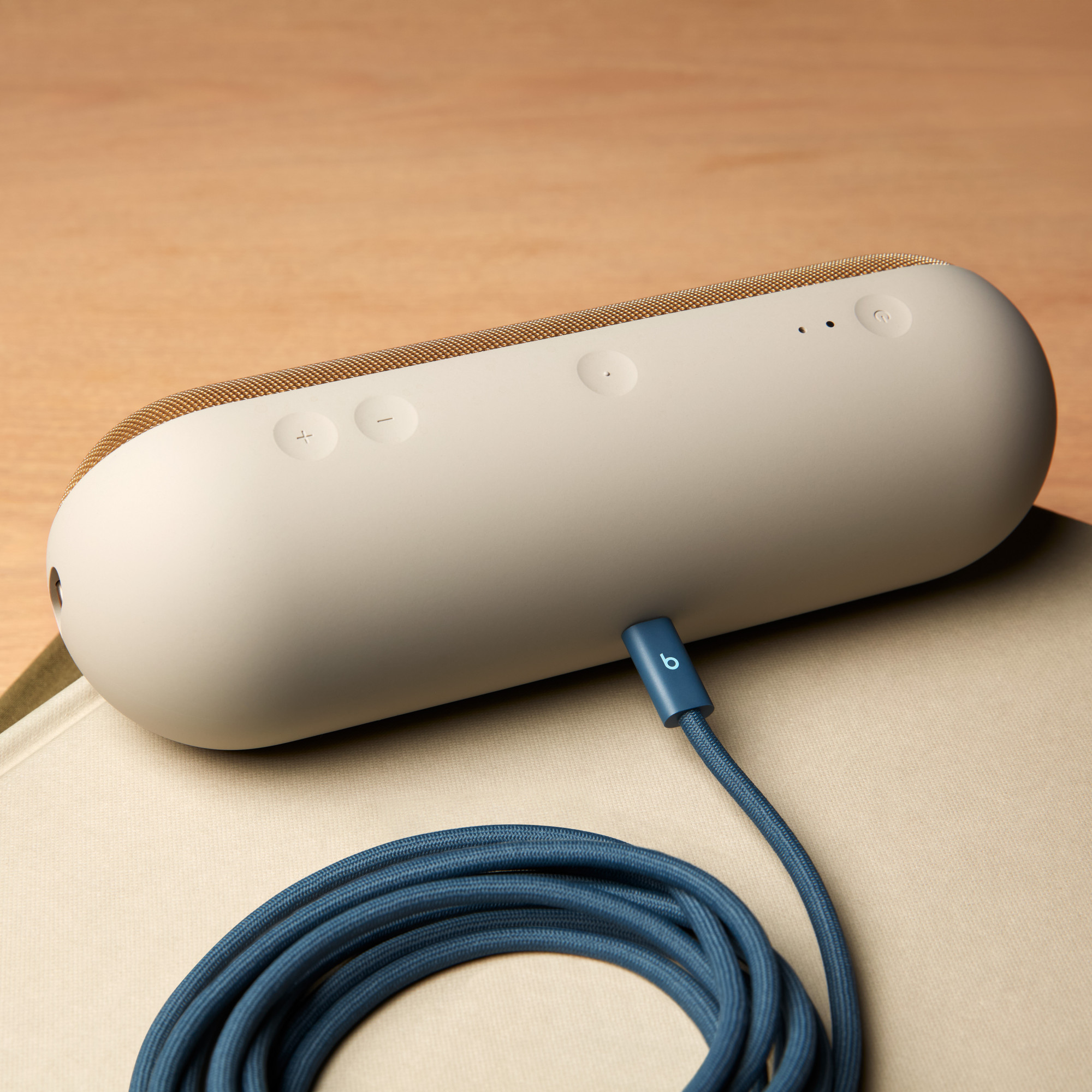 Beats USB‑C to USB‑C Woven Cable (3 m / 10 ft) - Image 3
